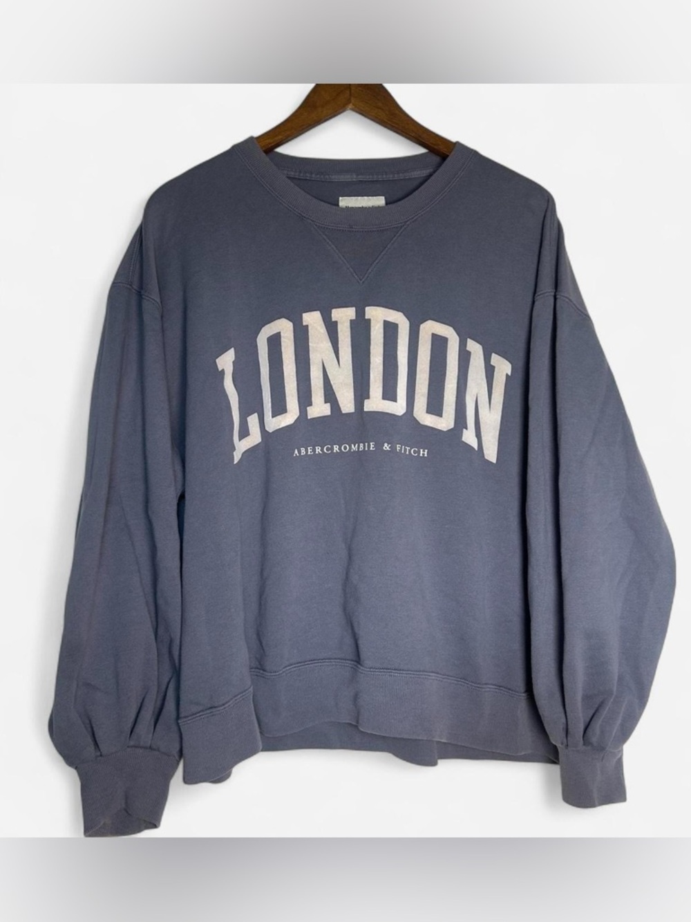 Abercrombie & Fitch Crewneck Sweatshirt in Slate Blue with Cream LONDON Print